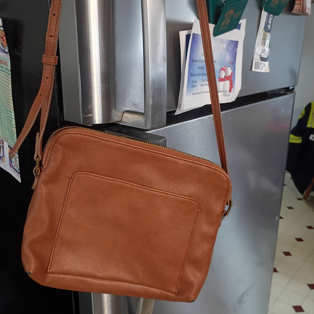 Universal Thread Tan Crossbody Bag